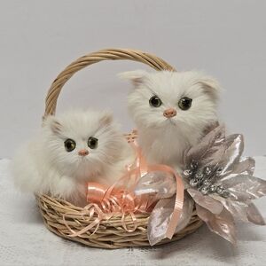 VINTAGE REAL FUR WHITE PERSIAN KITTY CAT KITTEN FIGURINES IN BASKET REALISTIC